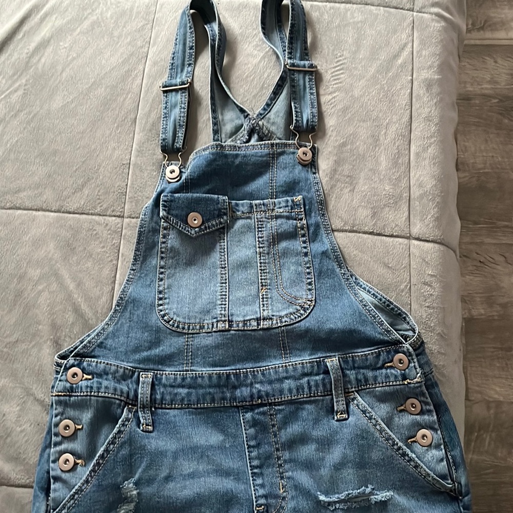 Overalls so cute ❤️